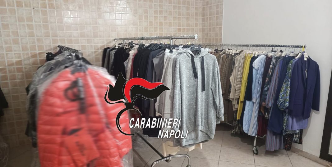 Madre e figlio denunciati: avevano trasformato casa in atelier abusivo di capi griffati
