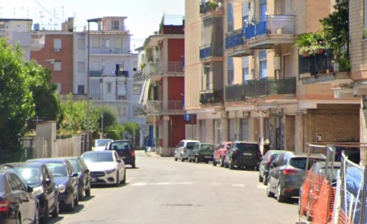 Dramma a Pomigliano: precipita dal balcone e muore