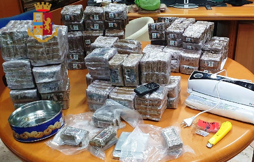 Sequestro record a Volla: in casa aveva 59 chili di fumo