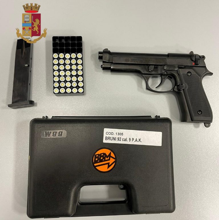 Poliziotto indebitato cede pistola d’ordinanza ai creditori: arrestato dai colleghi