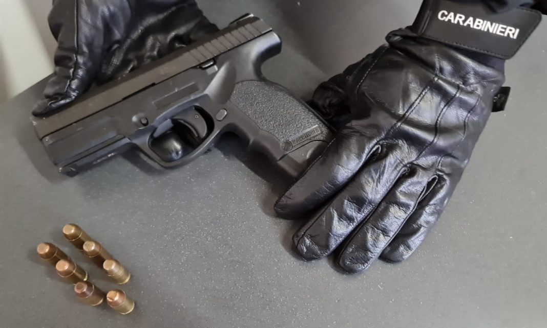 Rapinati con la pistola tra i locali di San Sebastiano, arrestato dai carabinieri