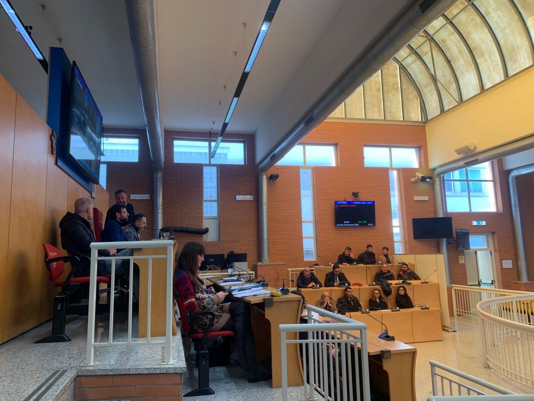 Acerra, stralcio delle cartelle comunali fino a mille euro: sì del consiglio comunale