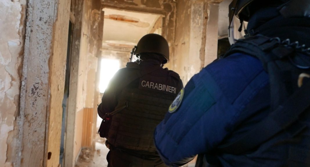 Blitz al rione Poverelli, 17 arresti