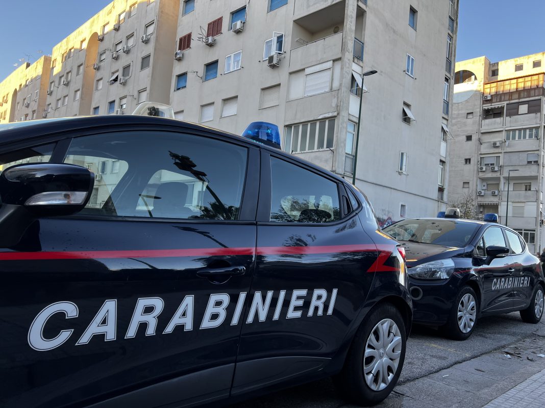 Paura nel rione, 18enne gambizzato nella notte. Le indagini dei carabinieri