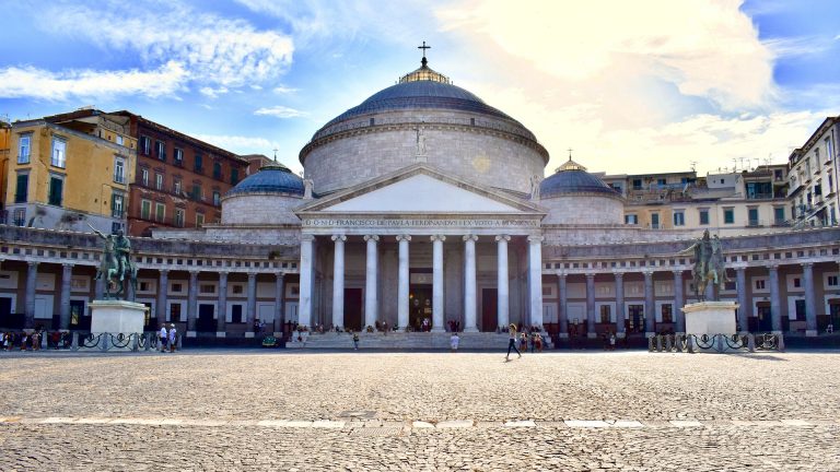 Napoli da record su TikTok: è la prima città d’arte d’Italia per numero di visualizzazioni