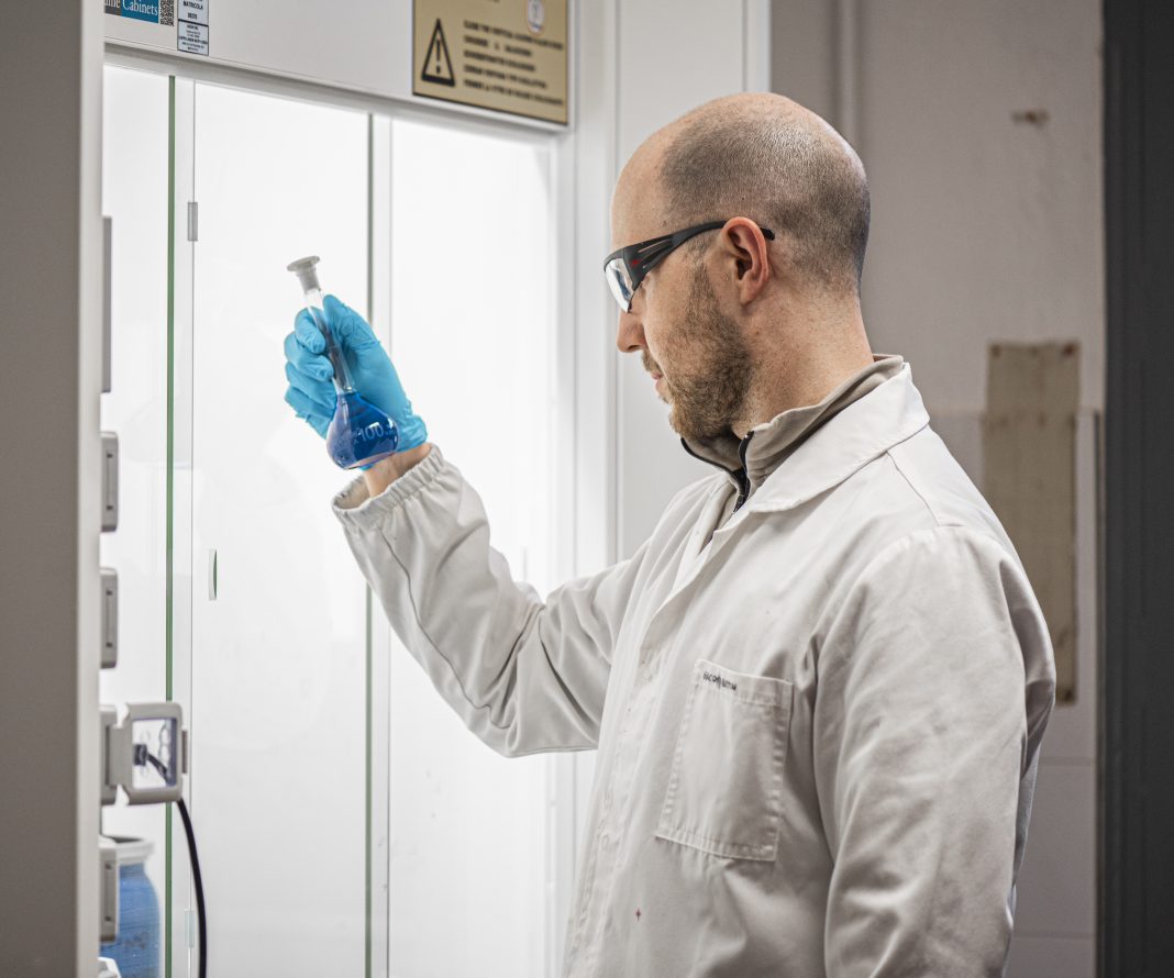 La Favini inaugura il nuovo laboratorio per ampliare la ricerca e lo sviluppo