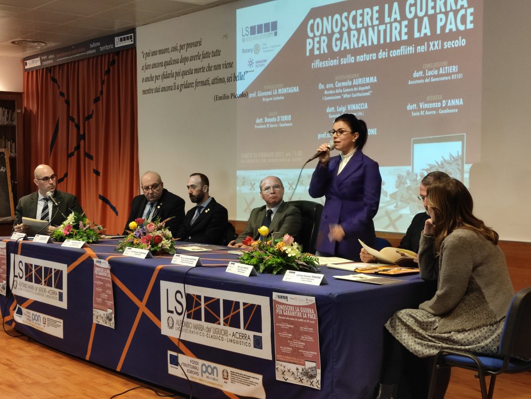 “Conoscere la guerra per la pace”: Rotary riunisce onorevole, generale e docenti al liceo