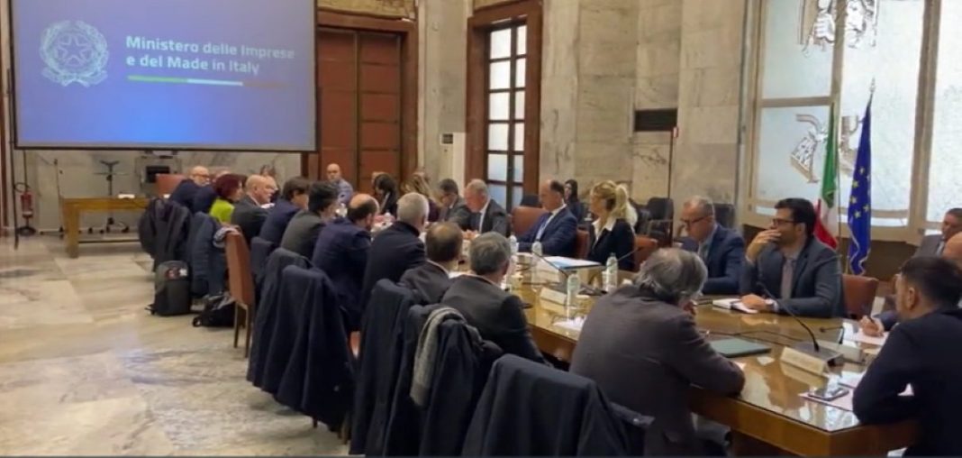 Stellantis Italia e passaggio all’elettrico: la transizione fa paura