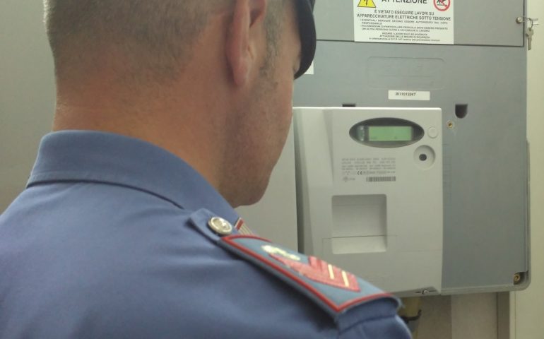 Cercola, carabinieri scoprono allacci abusivi alla rete elettrica in un condominio popolare