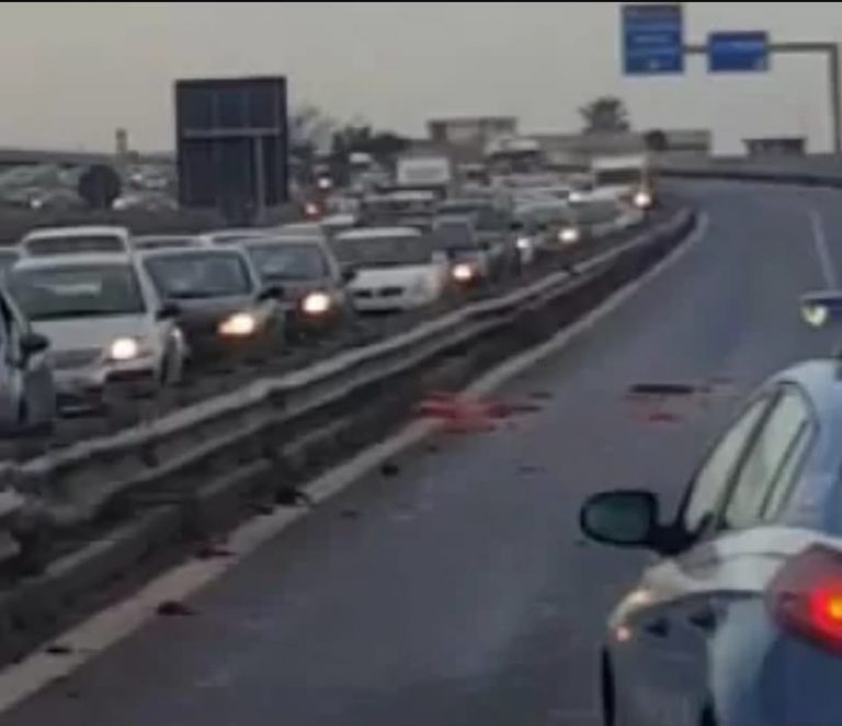 Auto si ribalta ad Acerra, muore 48enne prima dello svincolo Brusciano-Marigliano