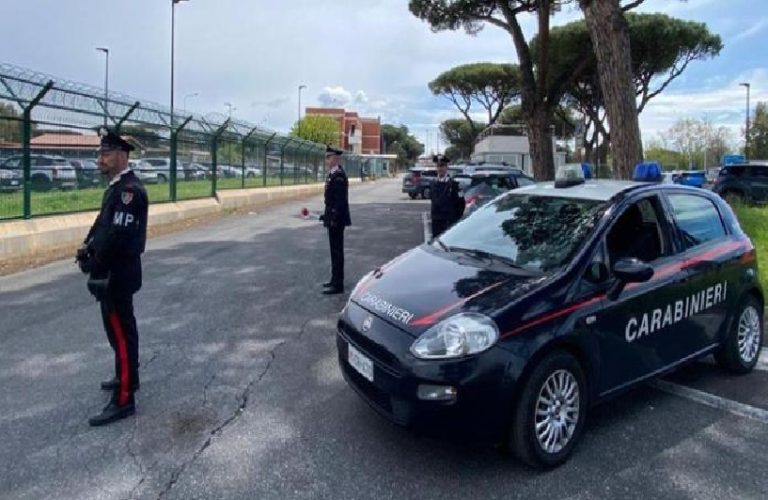 Tangenti per smaltire i rifiuti, stop a due dipendenti dell’isola ecologica. In 15 sotto indagine
