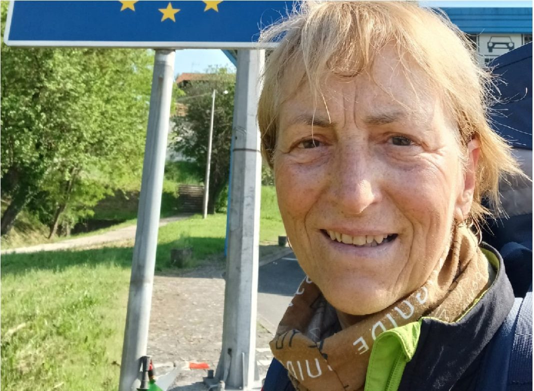 Da Pechino a Somma Vesuviana a piedi a 73 anni: è la trekker più famosa d’Italia