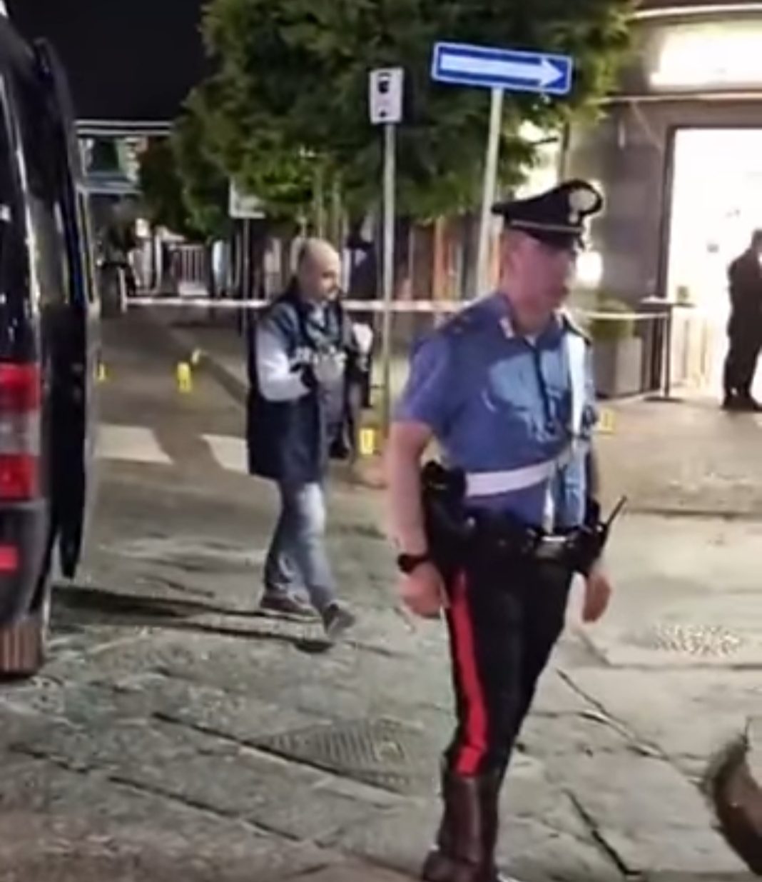 Bimba ferita da spari, fermati due sospettati: erano stati cacciati dal bar poco prima