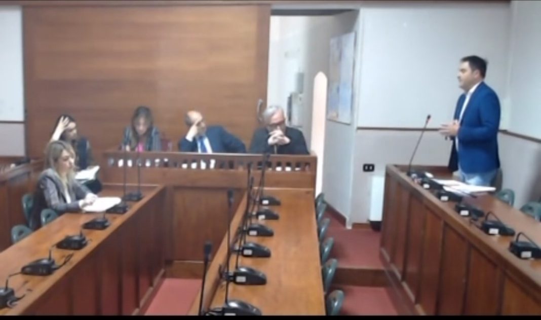 Somma Vesuviana, Rianna: “Soldi pubblici in fumo”