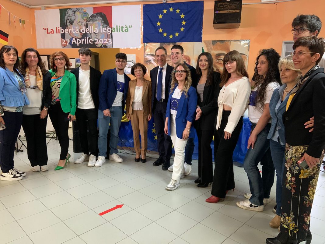 Somma Vesuviana. Al Liceo Torricelli il convegno in occasione della festa dell'Europa