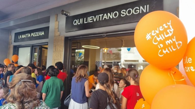 La Matta Pizzeria apre nel cuore di Scampia per dare lavoro ai giovani in difficoltà