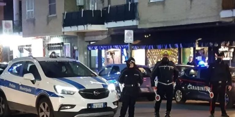 Feriti da spari alla Vigilia, colpi partiti da un negozio a Pomigliano