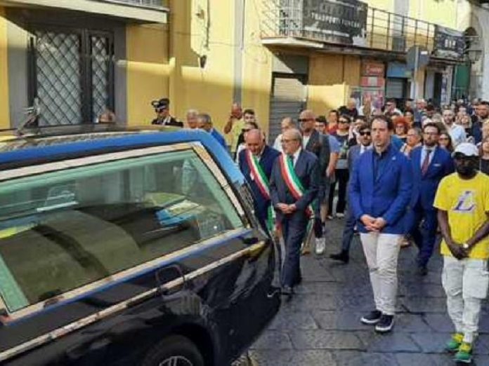 A Pomigliano l'ultimo saluto della comunità cittadina a Friederick