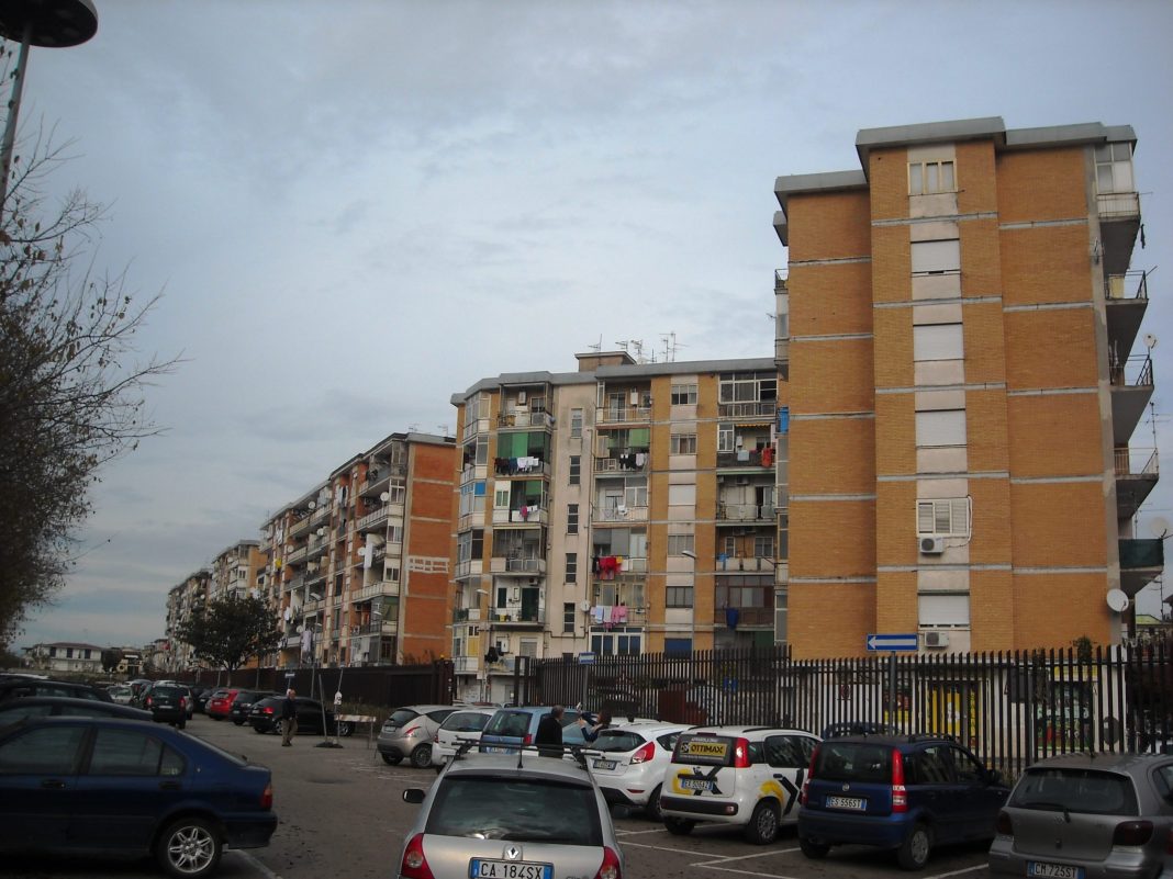 Ventenne fermato con l’hashish da vendere nel rione