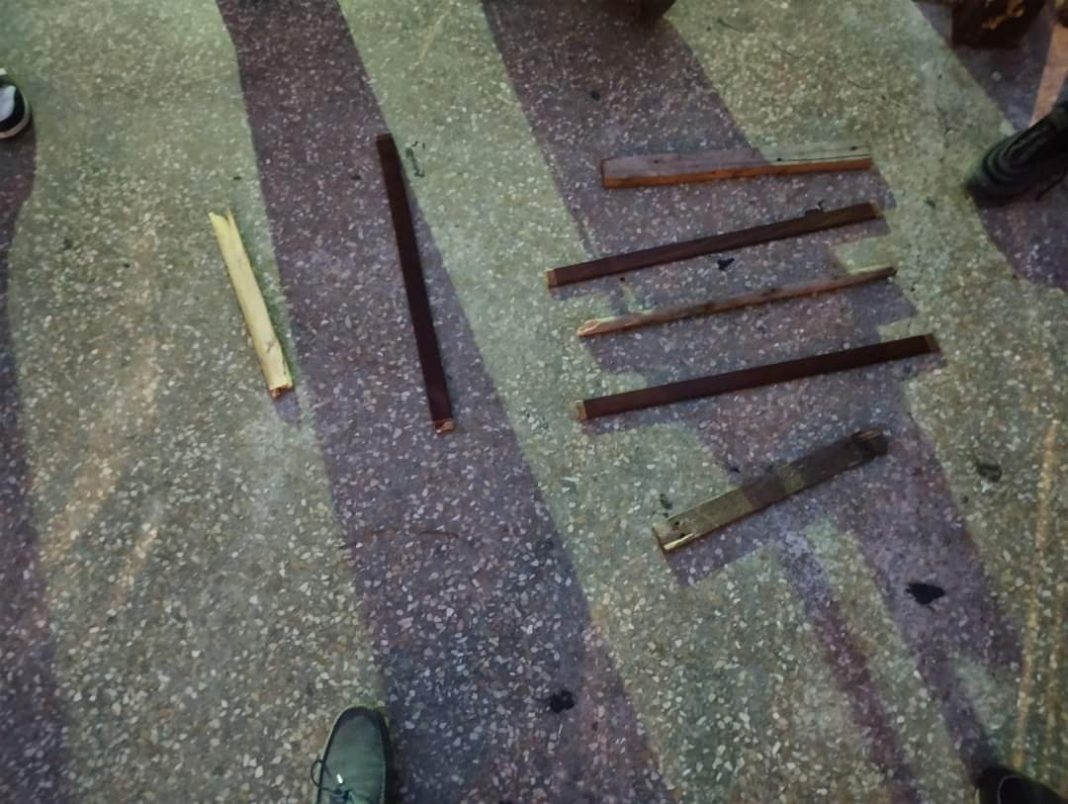 Sindaco va in villa e sequestra mazze a gruppo di ragazzini