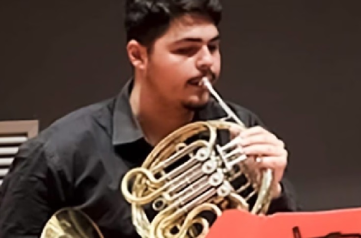 Musicista ucciso a 24 anni per una lite sul parcheggio in piazza: l’assassino è un 16enne