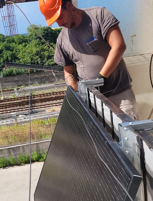 Pannelli solari per regalare energia a famiglie disagiate: la lezione di Legambiente per il 29 Agosto Acerrano