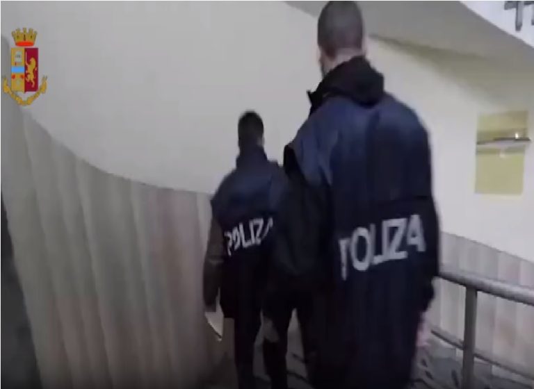 Si conoscono su un sito di incontri, poi la trappola Si conoscono su un sito di incontri, poi la trappola