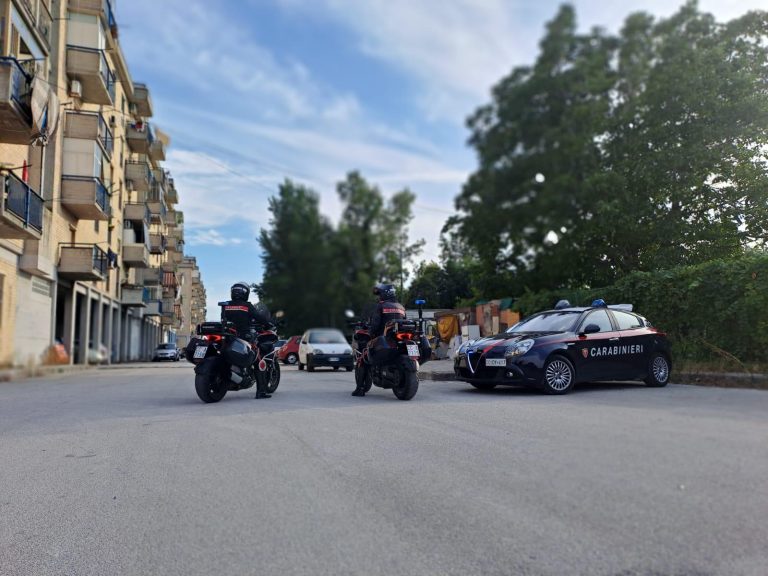 Minaccia di morte moglie alla Comunione della figlia: vuole darle fuoco