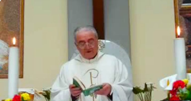 Messa per Messina Denaro, parla il prete: «Se facessi come don Patriciello perderei la parrocchia»
