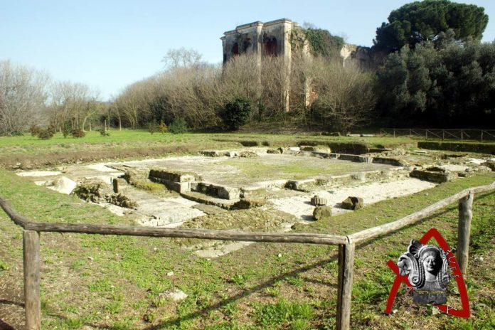 gli scavi di Suessola nel territorio di Acerra, sullo sfondo la casina Spinelli