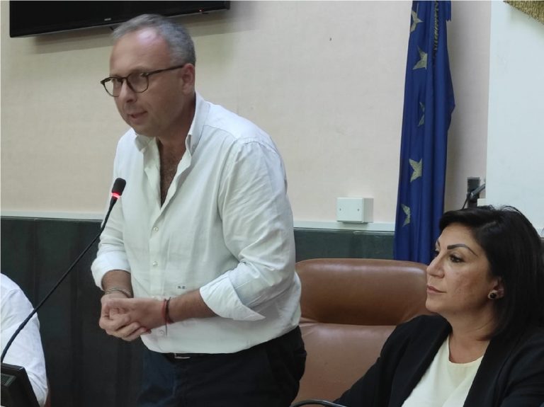 Sindaco va dai commercianti colpiti dalle intimidazioni del racket