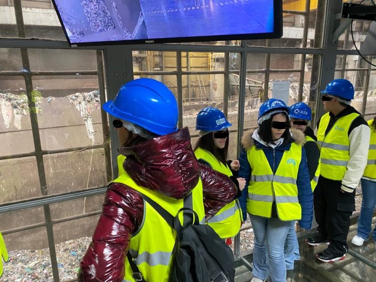 Scuola, visite guidate all’inceneritore di Acerra: annullate per protesta