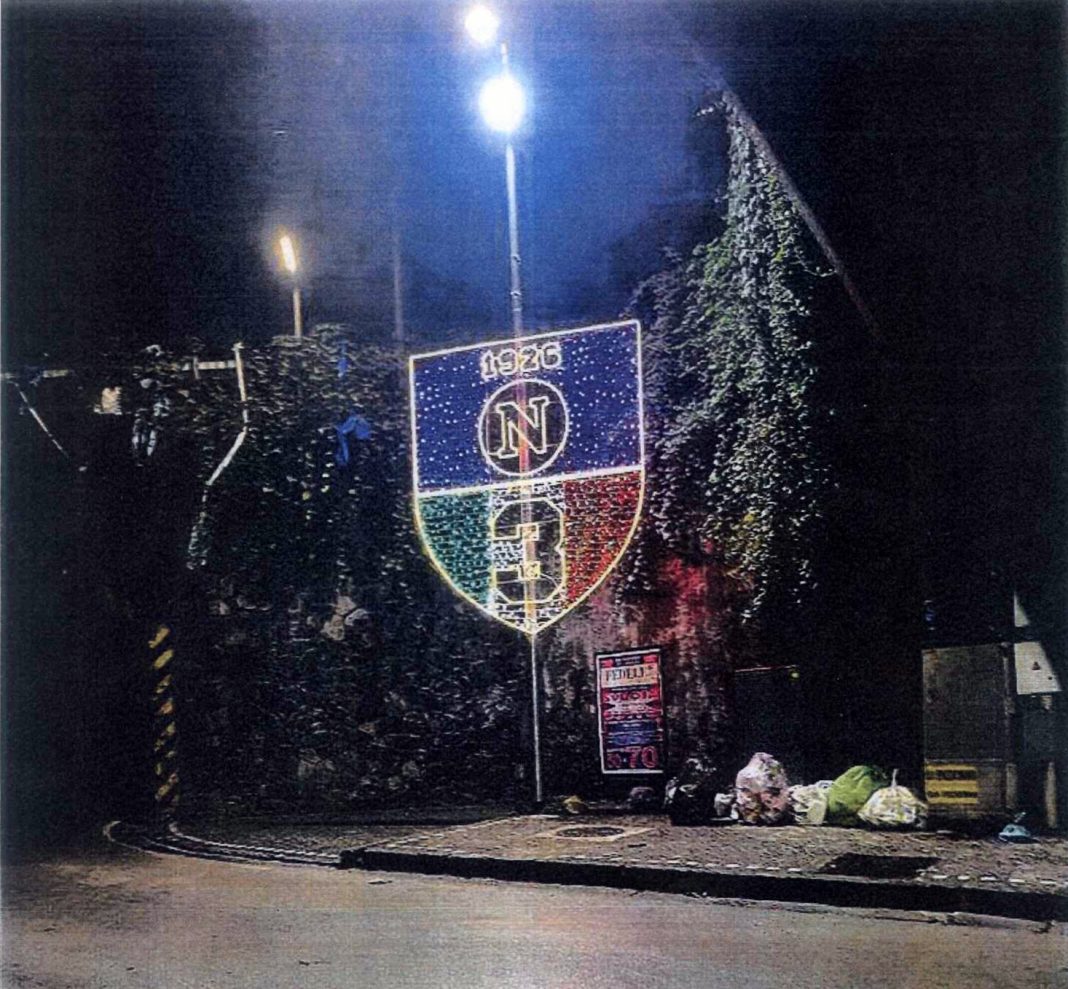 Somma Vesuviana, lettera in Redazione di un nostro lettore per la rimozione degli addobbi per lo Scudetto in Piazza S. Francesco