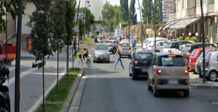 “Ma dove vai bellezza in bicicletta?”: giovane beccata sul corso ad Acerra con 4 panetti di hashish