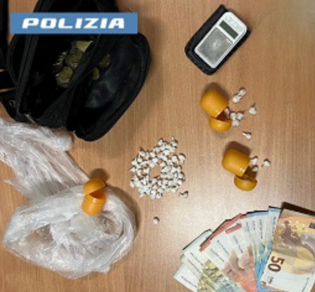 Spaccio di coca a due passi dalla villa di Acerra, un fermato