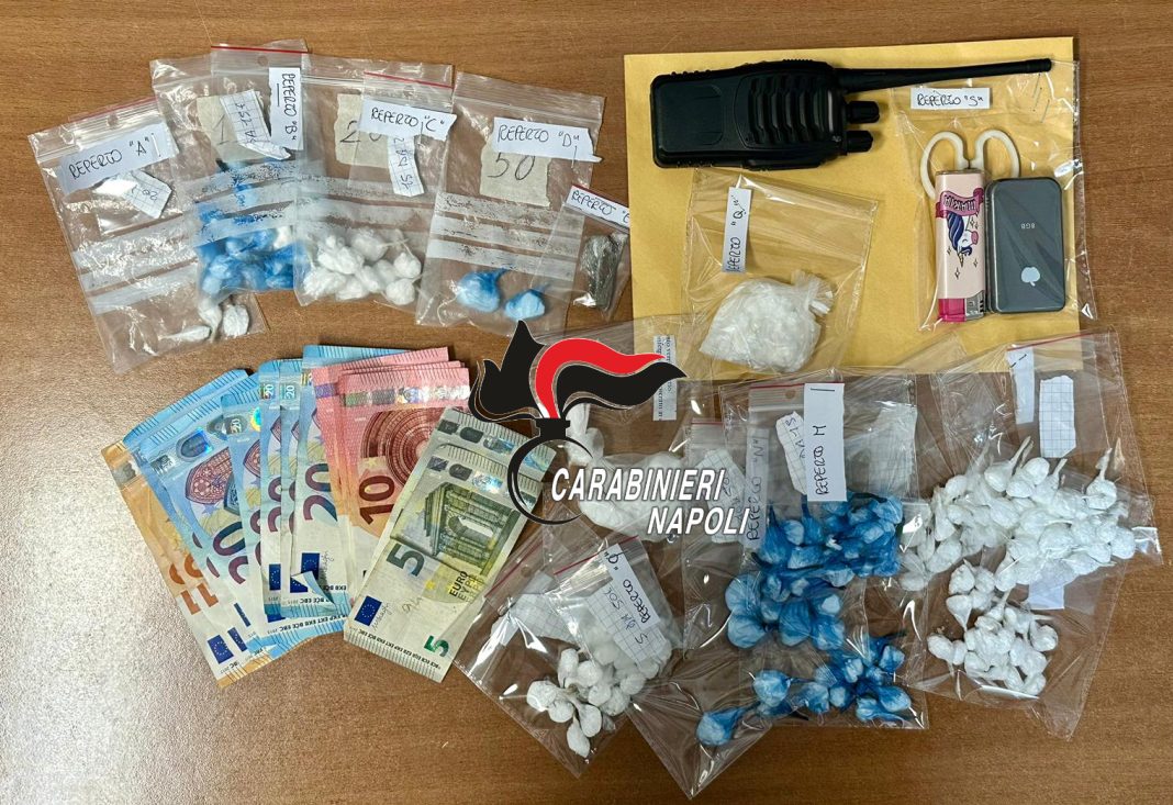 Marigliano, spaccio con le ricetrasmittenti: fermato con 167 dosi
