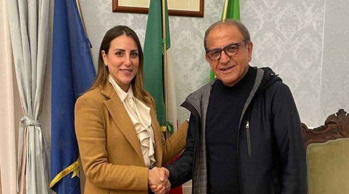 Sant'Anastasia, il sindaco annuncia l'ingresso in Giunta di un nuovo assessore: è l'avvocato Angela Auriemma