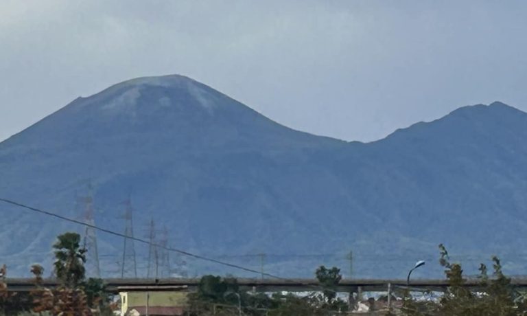 Temperatura in picchiata, prima neve sul Vesuvio