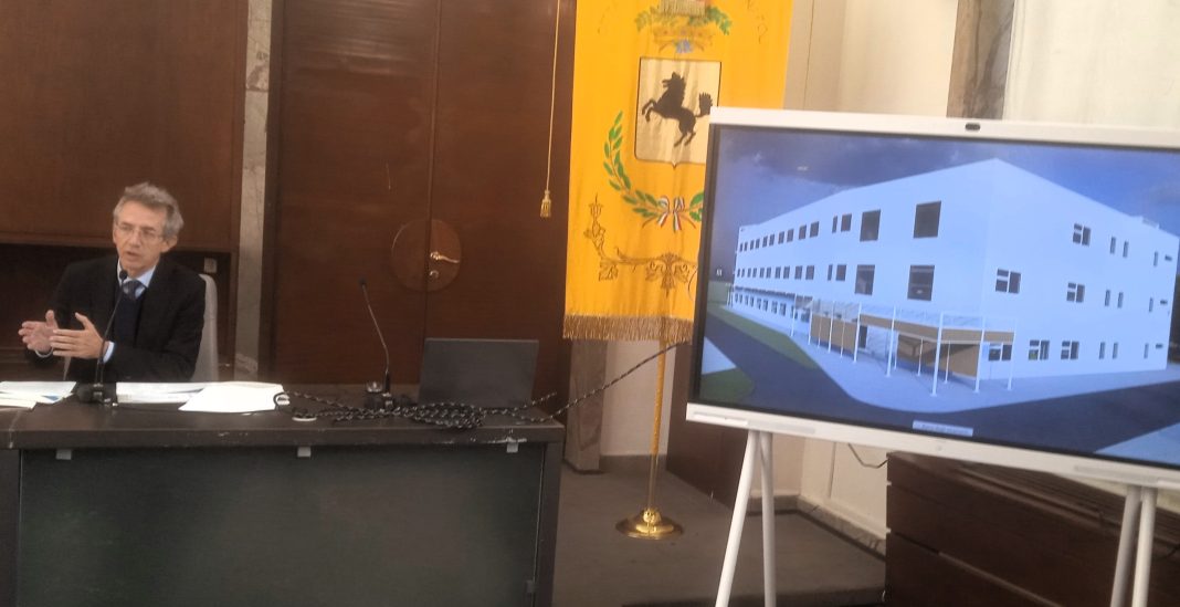 Il sindaco Manfredi alla conferenza stampa di ieri in Città Metropolitana