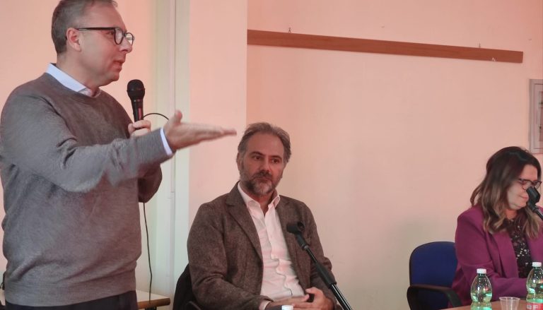 Casoria, la sfida alla camorra: Maresca tra gli studenti nell’anniversario dell’arresto storico
