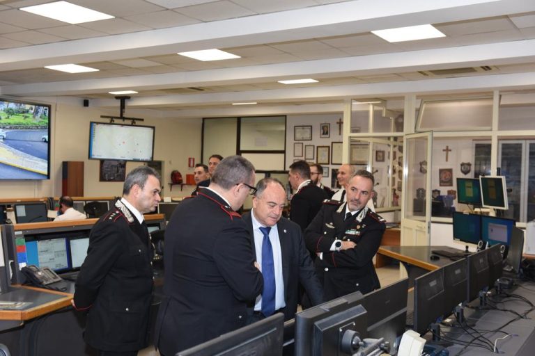 Il procuratore capo Gratteri incontra i carabinieri del comando provinciale