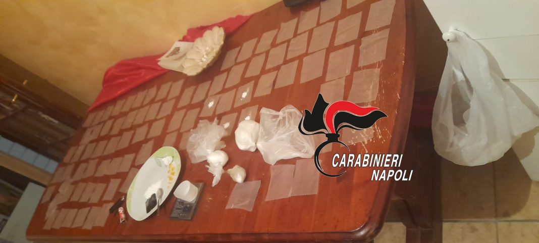 Tavola imbandita con dosi di cocaina, Natale stupefacente salta per il blitz dei carabinieri