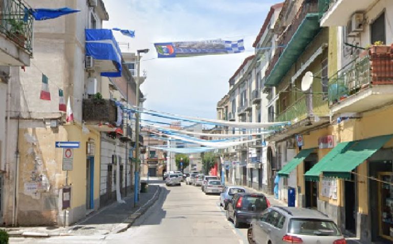 Far west in centro a  Pomigliano, colpi di pistola contro 3 auto