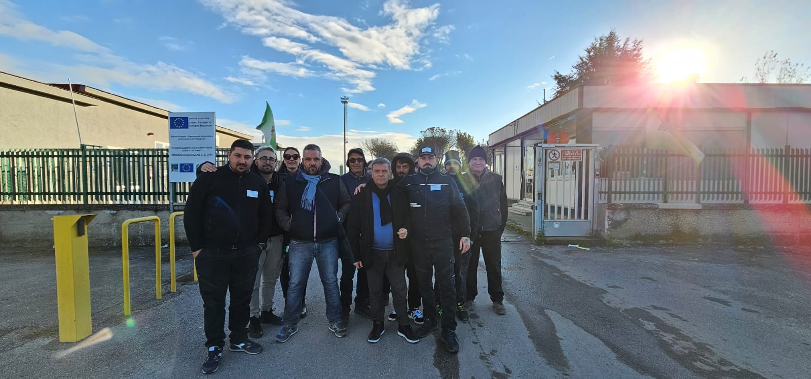 gli operai stamane in sciopero nel depuratore di Acerra