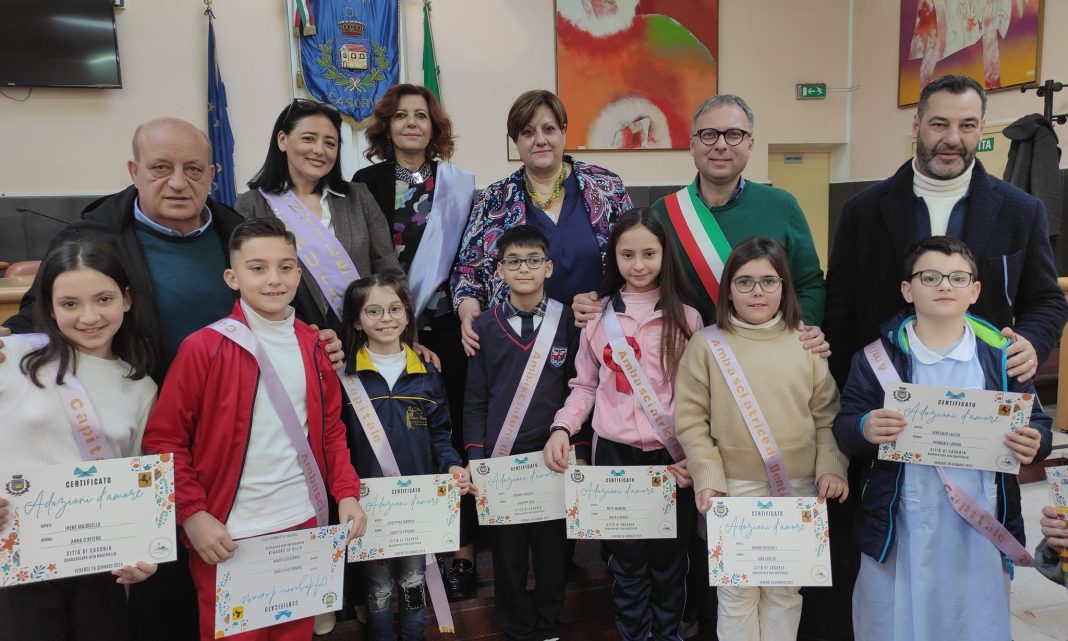 Bimbi adottano nonni. Casoria al Guinness dei Primati per beneficenza con la Crostata più Grande del Mondo