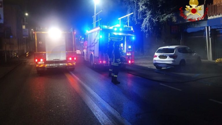 Principio di incendio in pizzeria coi clienti all’interno