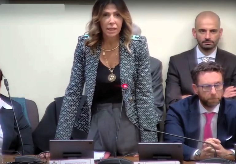 Disponibilità sale evento PD per Stellantis Pomigliano: la smentita dell’assessore comunale Romano