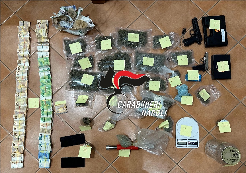 Famiglia di Pomigliano trovata con 50mila euro e droga in casa: 4 nei guai dopo blitz