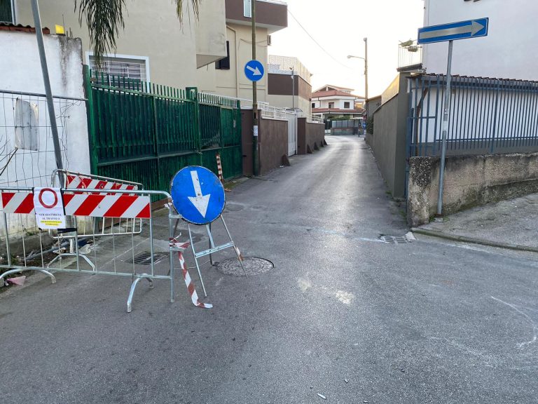 Marigliano, blitz sul cantiere: strada chiusa senza autorizzazione