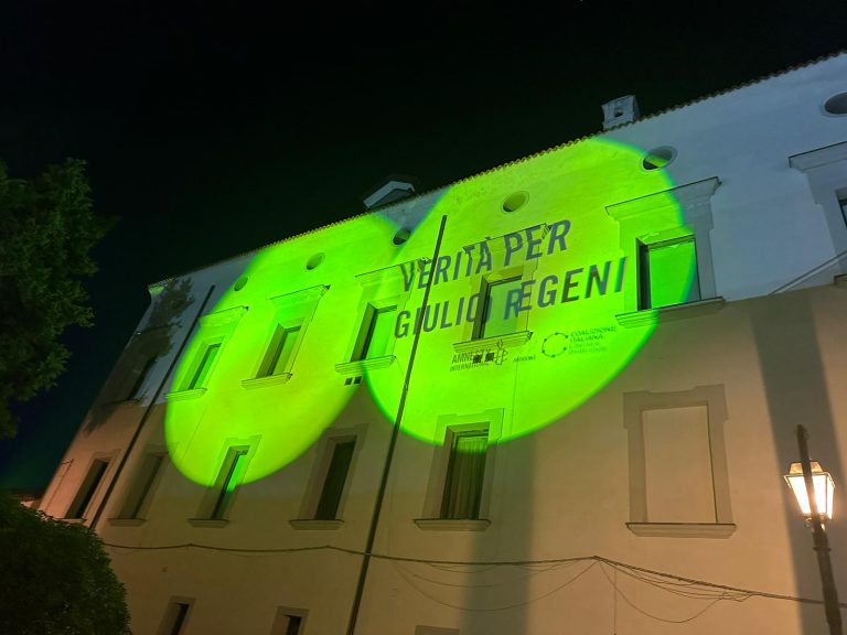 Acerra, Castello illuminato: “Verità per Giulio Regeni”